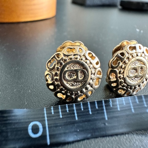 #32 18K gold plated Christian Dior vintage clip on earrings - Picture 4 of 9